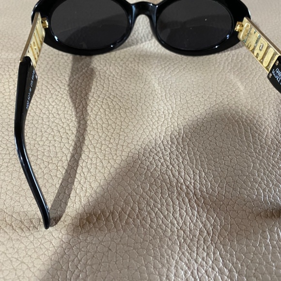 RARE VERSACE VINTAGE MIAMI SUNGLASSES - Picture 4 of 6